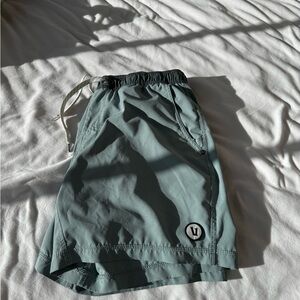 Vuori men’s Large Kore Short
